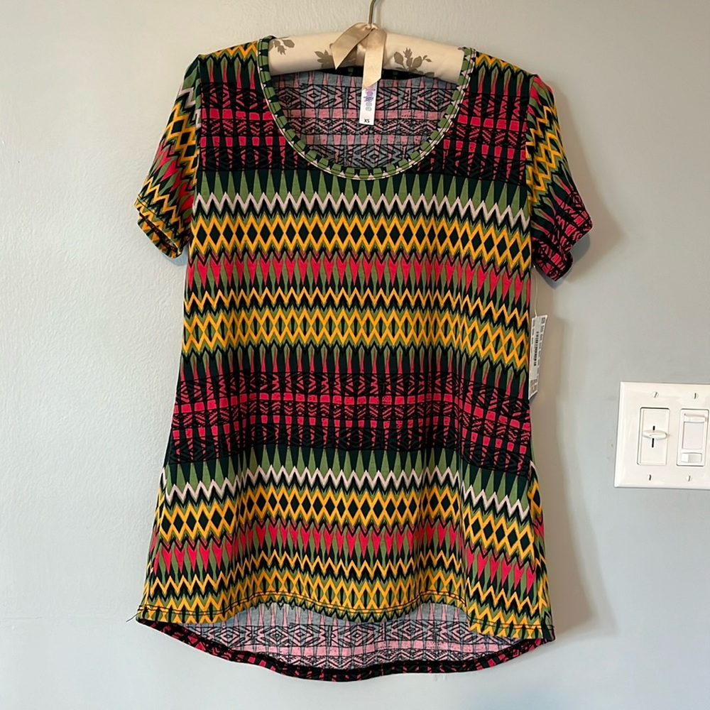 LulaRoe Classic T NWT
